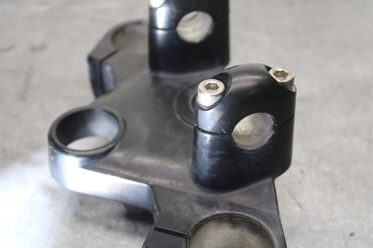 01-06 TRIUMPH TIGER 955I FORKS UPPER TRIPLE TREE CLAMP  BB693