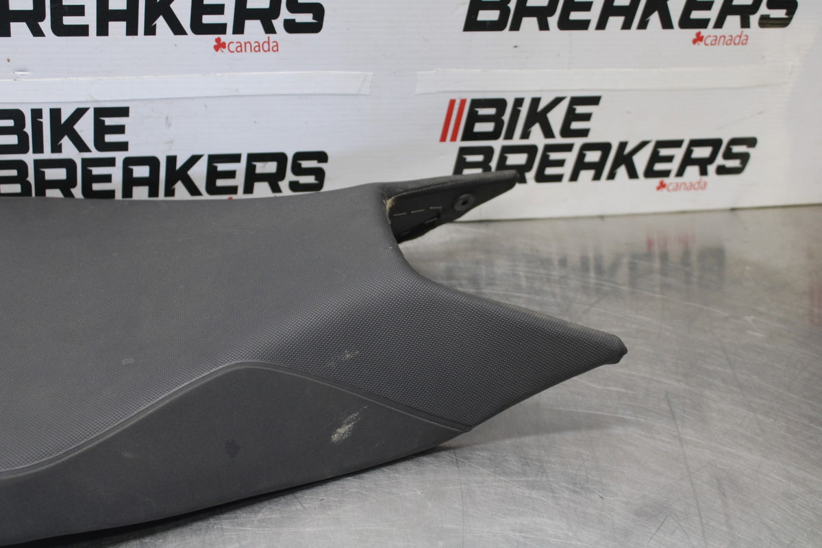 24 APRILIA TUONO V4 1100 FACTORY ABS FRONT DRIVERS SEAT PAD SADDLE PILLION BB887