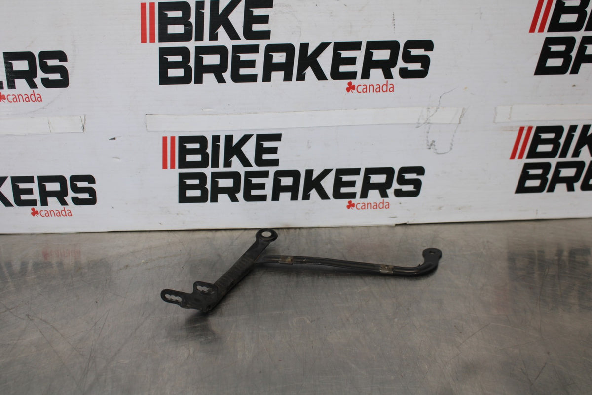 16 APRILIA TUONO V4 1100 LOWER BOTTOM BELLY FAIRING COWL BRACKET MOUNT BB905