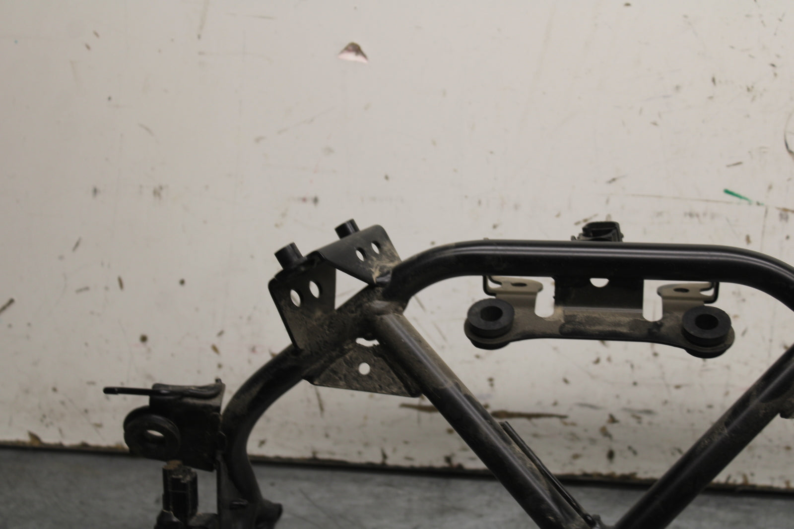 18-24 KAWASAKI NINJA 650 UPPER FAIRING MIRROR GAUGES STAY BRACKET BB725