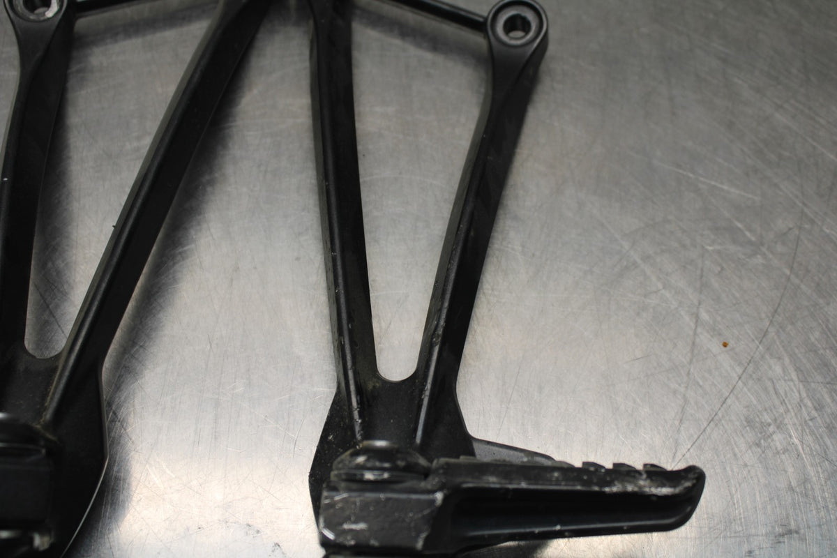 08 KAWASAKI NINJA ZX10R REAR BACK PASSENGER PEG SET PAIR BB201
