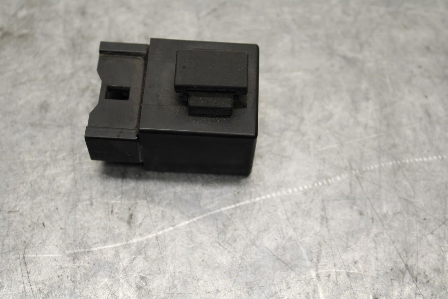 2015 Yamaha FZ09 RELAY FUEL PUMP ASSEMBLY FUSE BOX 5VK-81950-40 BB54