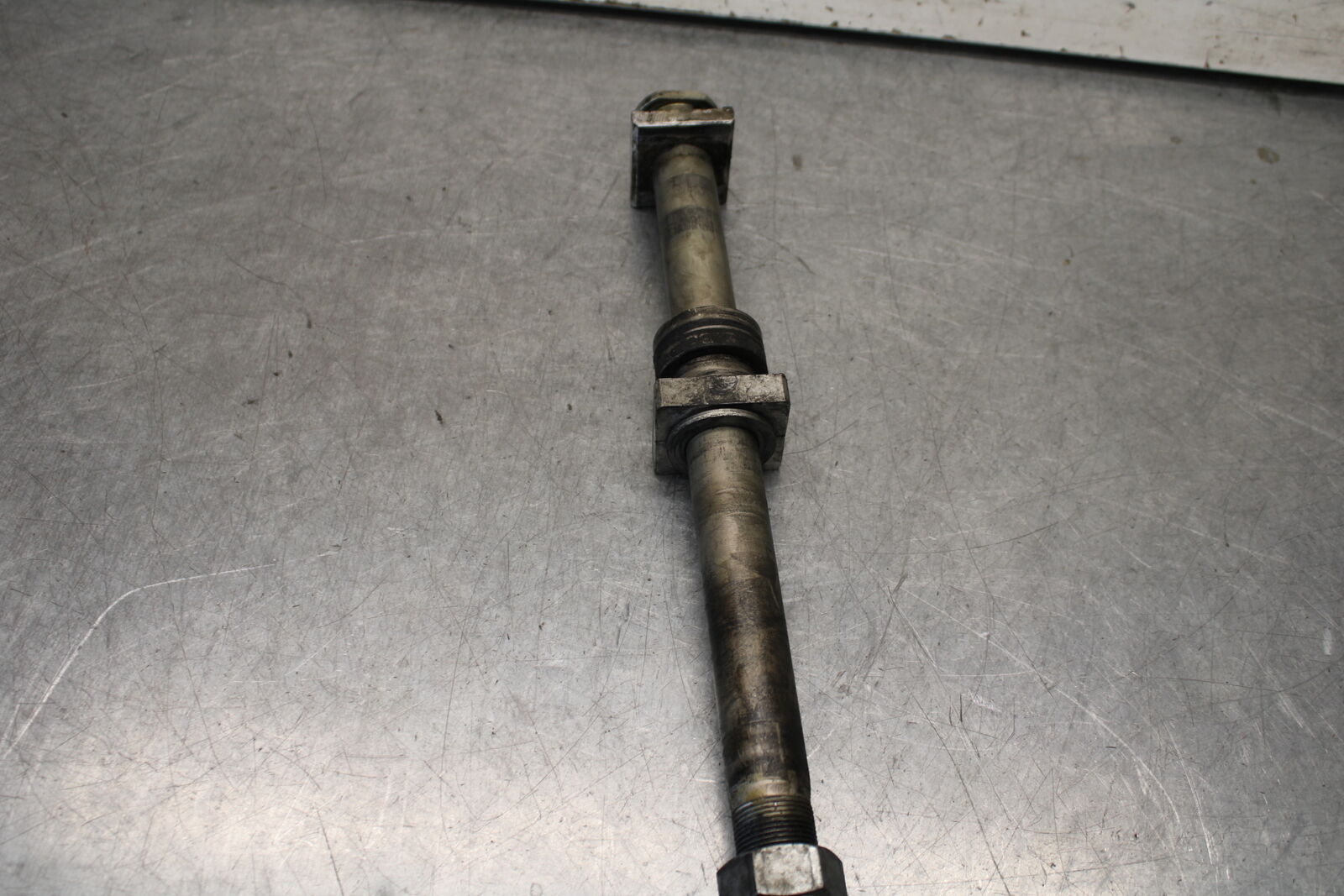 16 KAWASAKI NINJA ZX10R REAR AXLE BACK WHEEL RIM BOLT AXEL 41068-0613 BB650