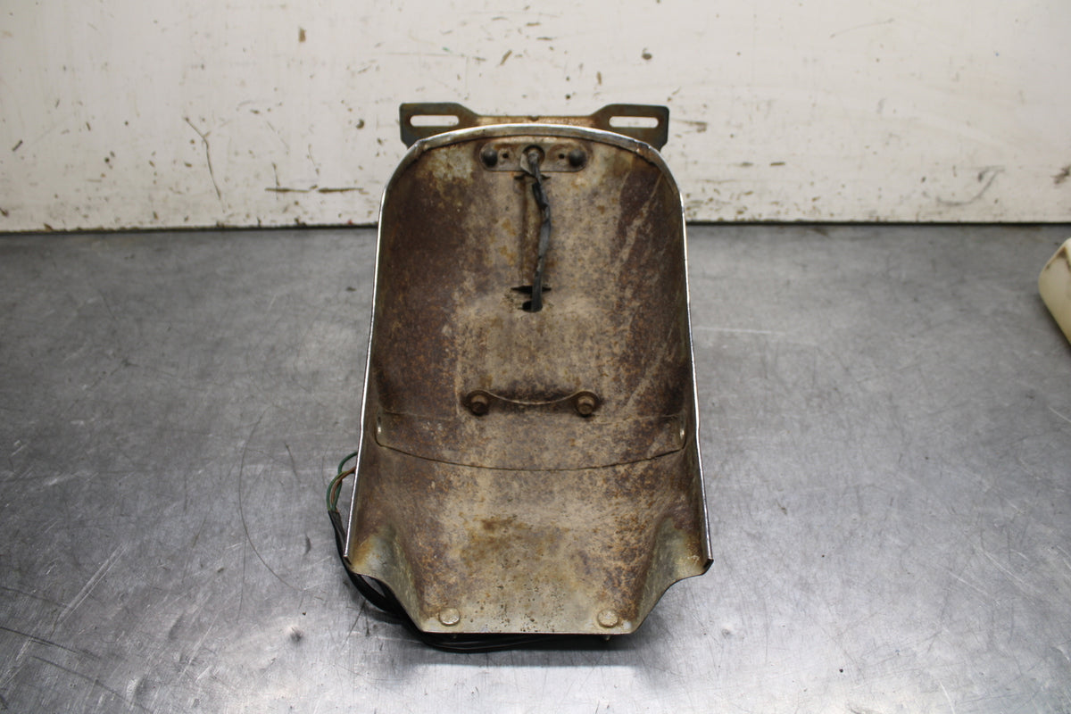 82-83 HONDA V45 MAGNA REAR BACK WHEEL FENDER MUD GUARD BB107