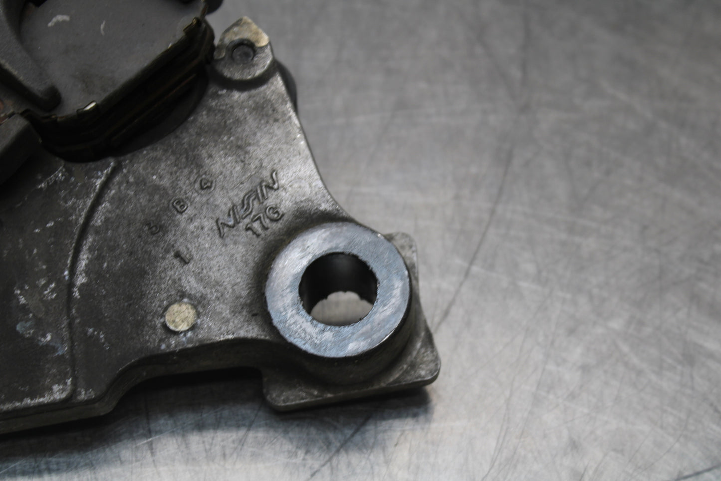 03 SUZUKI SV650S REAR BACK BRAKE CALIPER W MOUNT BRACKET BB167