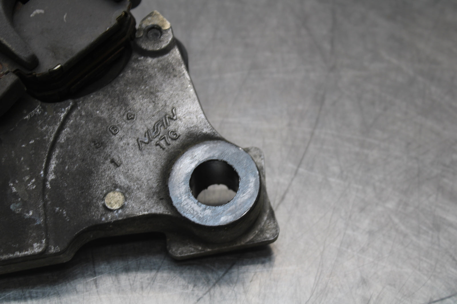 03 SUZUKI SV650S REAR BACK BRAKE CALIPER W MOUNT BRACKET BB167
