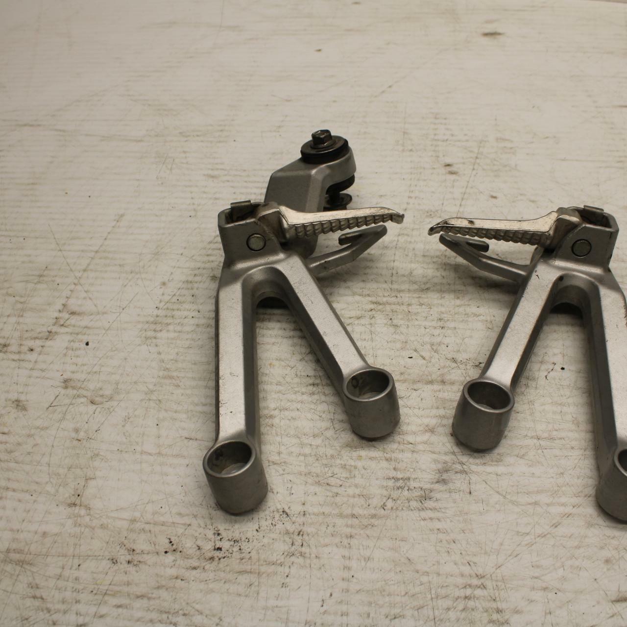 03-11 SUZUKI SV650A REAR BACK PASSENGER PEG SET PAIR BB290