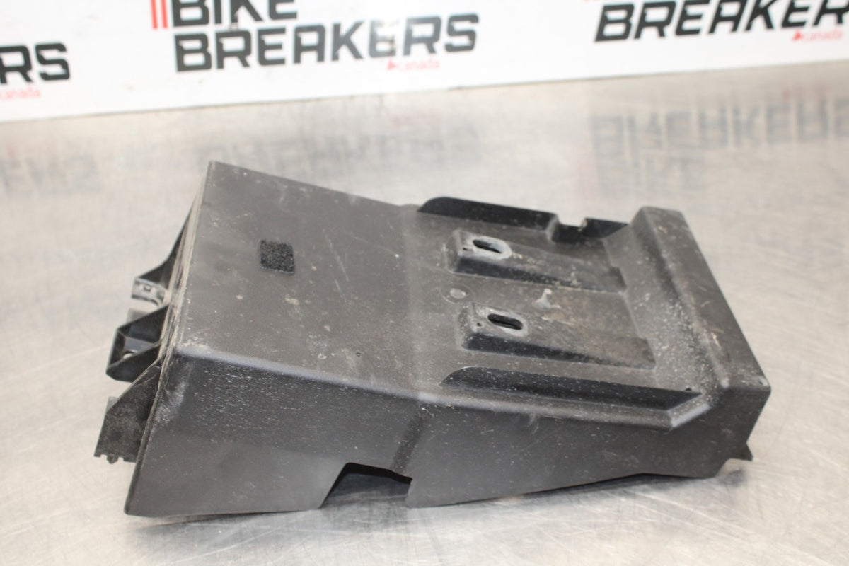 24 KAWASAKI NINJA 500 ABS REAR BACK TAIL UNDERTAIL BATTERY TRAY PLASTIC BB818