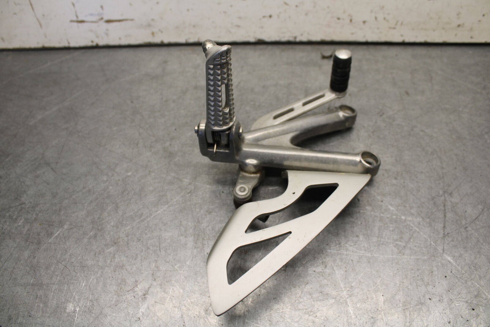 09-11 TRIUMPH DAYTONA 675 LEFT REARSET REAR SET FOOT PEG W SHIFTER BB652