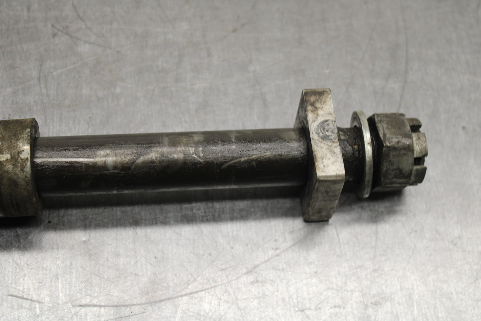 00-02 KAWASAKI NINJA ZX6R REAR AXLE BACK WHEEL RIM PIVOT BOLT AXEL BB750