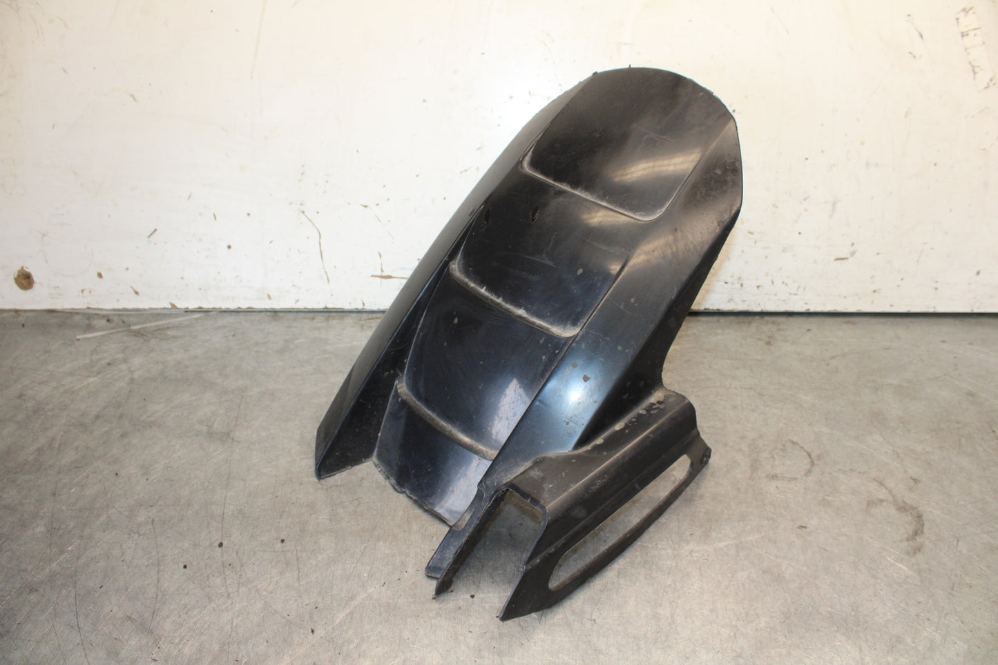 03-04 KAWASAKI NINJA ZX6RR REAR BACK WHEEL TIRE HUGGER FENDER BB684