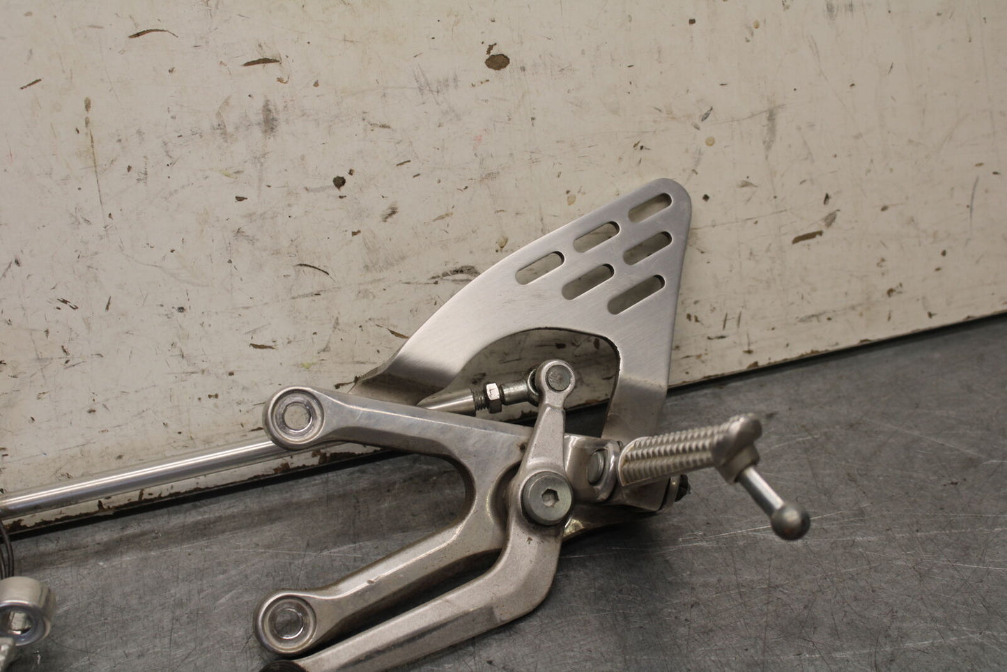 08-09 YAMAHA YZF R6S RIGHT LEFT REARSETS REAR SET DRIVER FOOT PEGS  BB690
