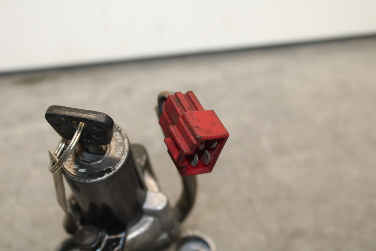 06-07 YAMAHA V STAR 1100 IGNITION LOCK KEY SET W/ GAS CAP AND SEAT LOCK BB124