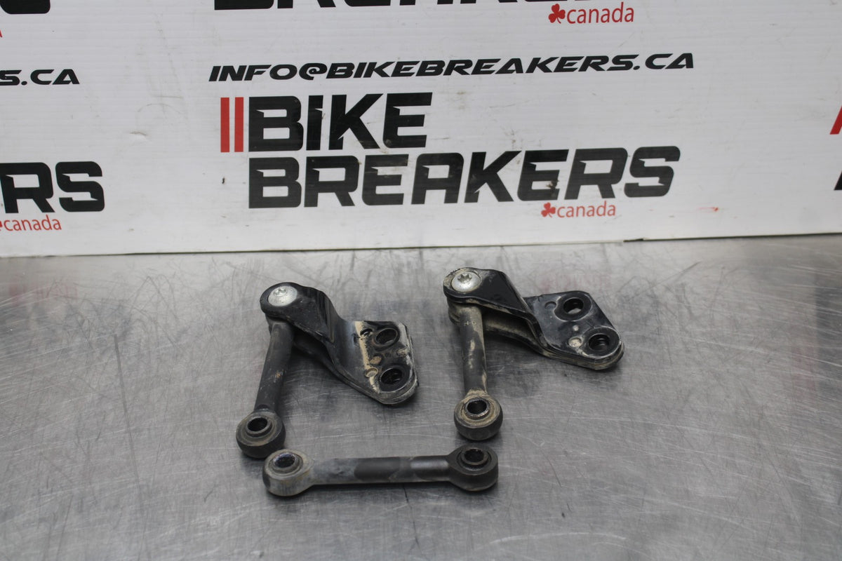 09 HARLEY-DAVIDSON SPORTSTER 1200 XL1200C ENGINE MOUNT MOTOR BRACKET BB776
