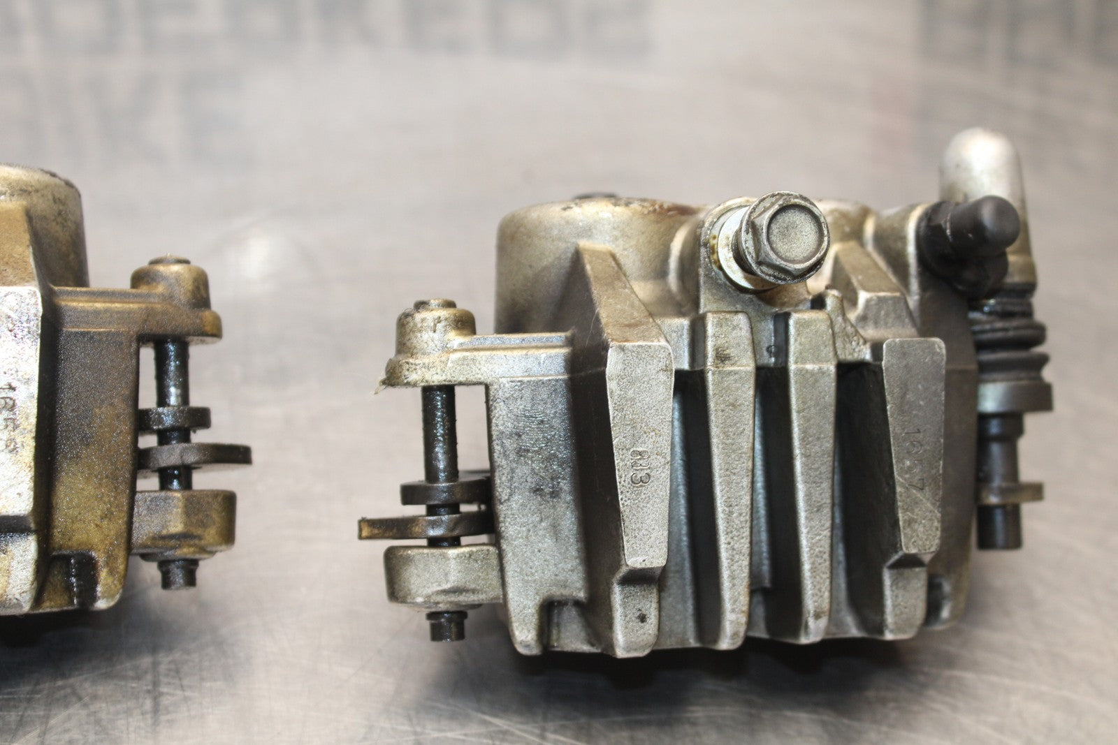 03-08 KAWASAKI VULCAN 1600 RIGHT LEFT FRONT BRAKE CALIPER SET PAIR BB196