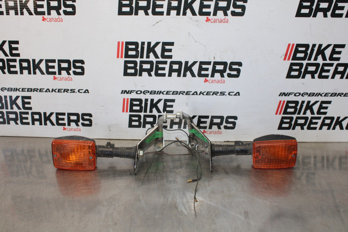 81 YAMAHA MAXIM 550 XJ550 FRONT LEFT RIGHT TURN SIGNALS LIGHT INDICATORS BB866