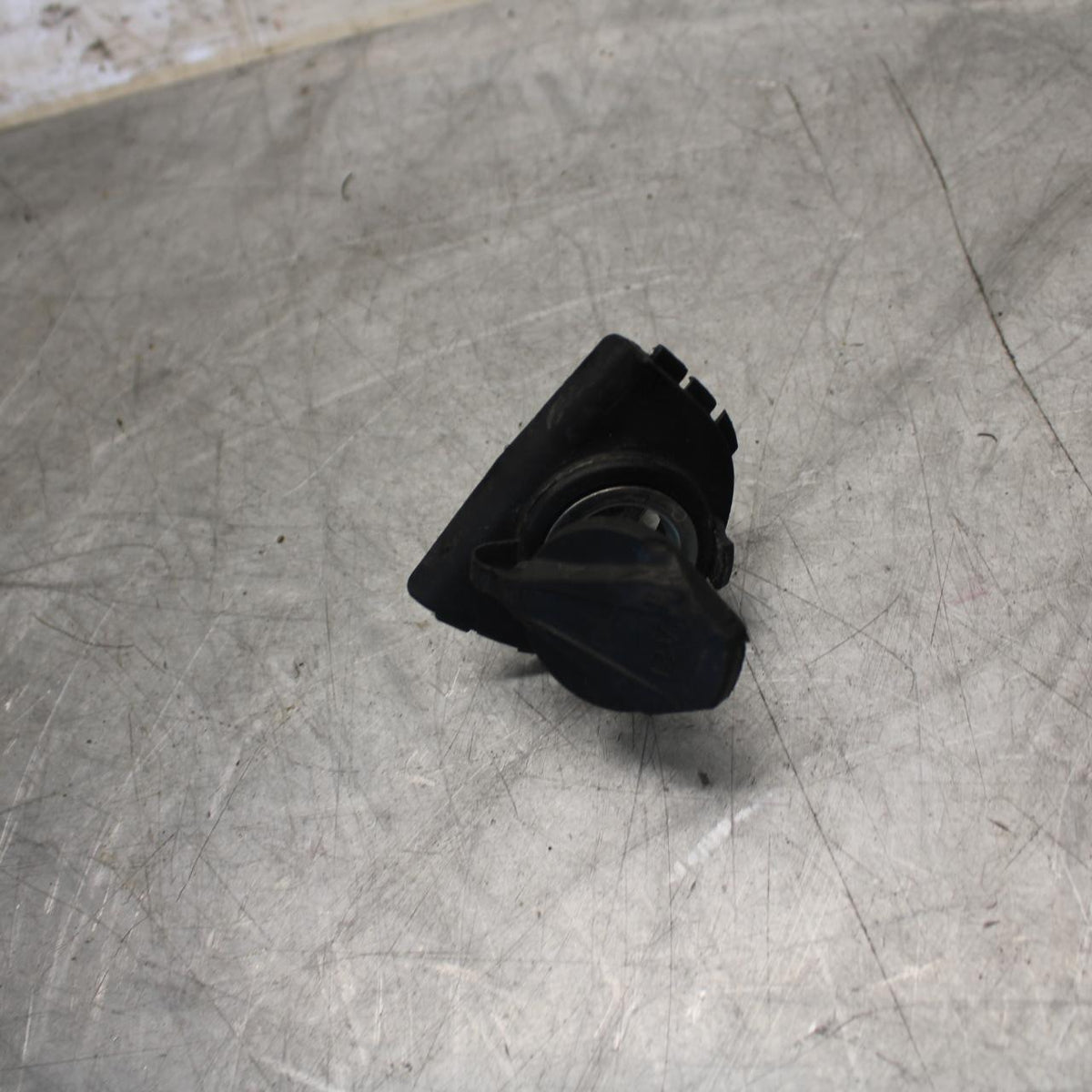 22 KTM 890 ADVENTURE   AUX POWER PLUG BB514