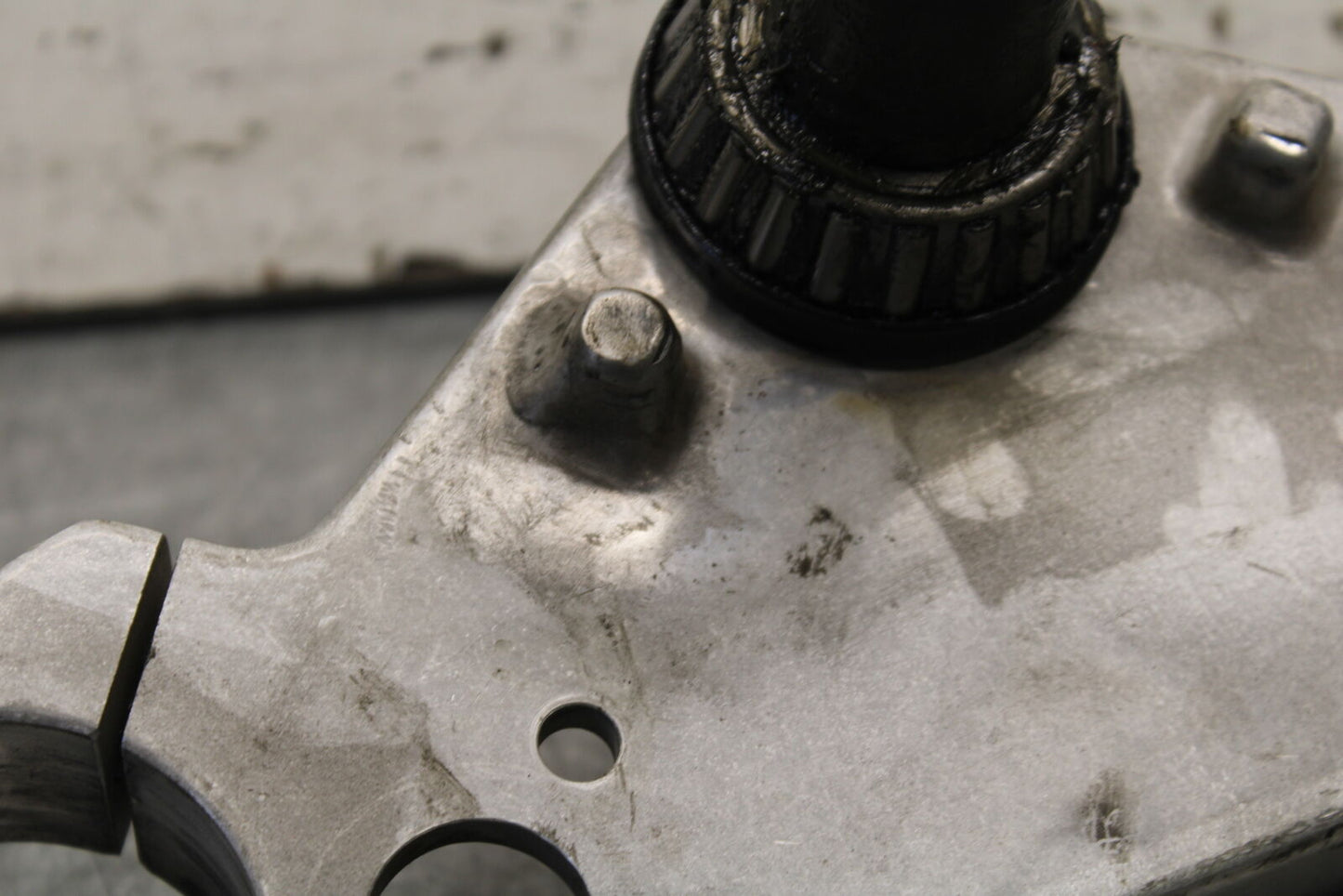 05-06 SUZUKI BOULEVARD M50 FRONT FORKS CLAMP LOWER TRIPLE TREE STEM BB671