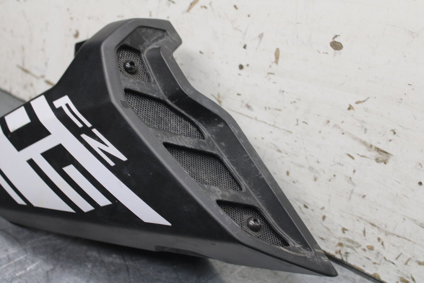 14-17 YAMAHA FZ09 RIGHT FRONT UPPER MID SIDE FAIRING COWL PLASTIC BB111