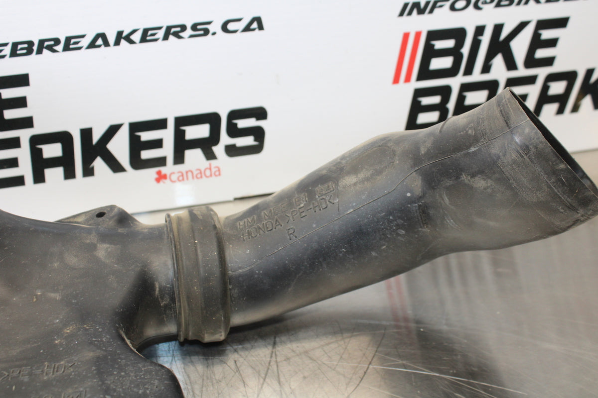 05-06 HONDA CBR600RR RIGHT LEFT AIR INTAKE DUCTS BB149
