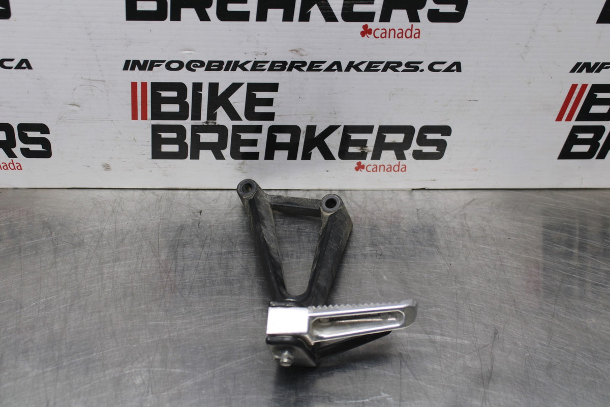17-18 YAMAHA YZF R3 LEFT REAR BACK PASSENGER PEG BB813
