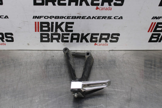 17-18 YAMAHA YZF R3 LEFT REAR BACK PASSENGER PEG BB813