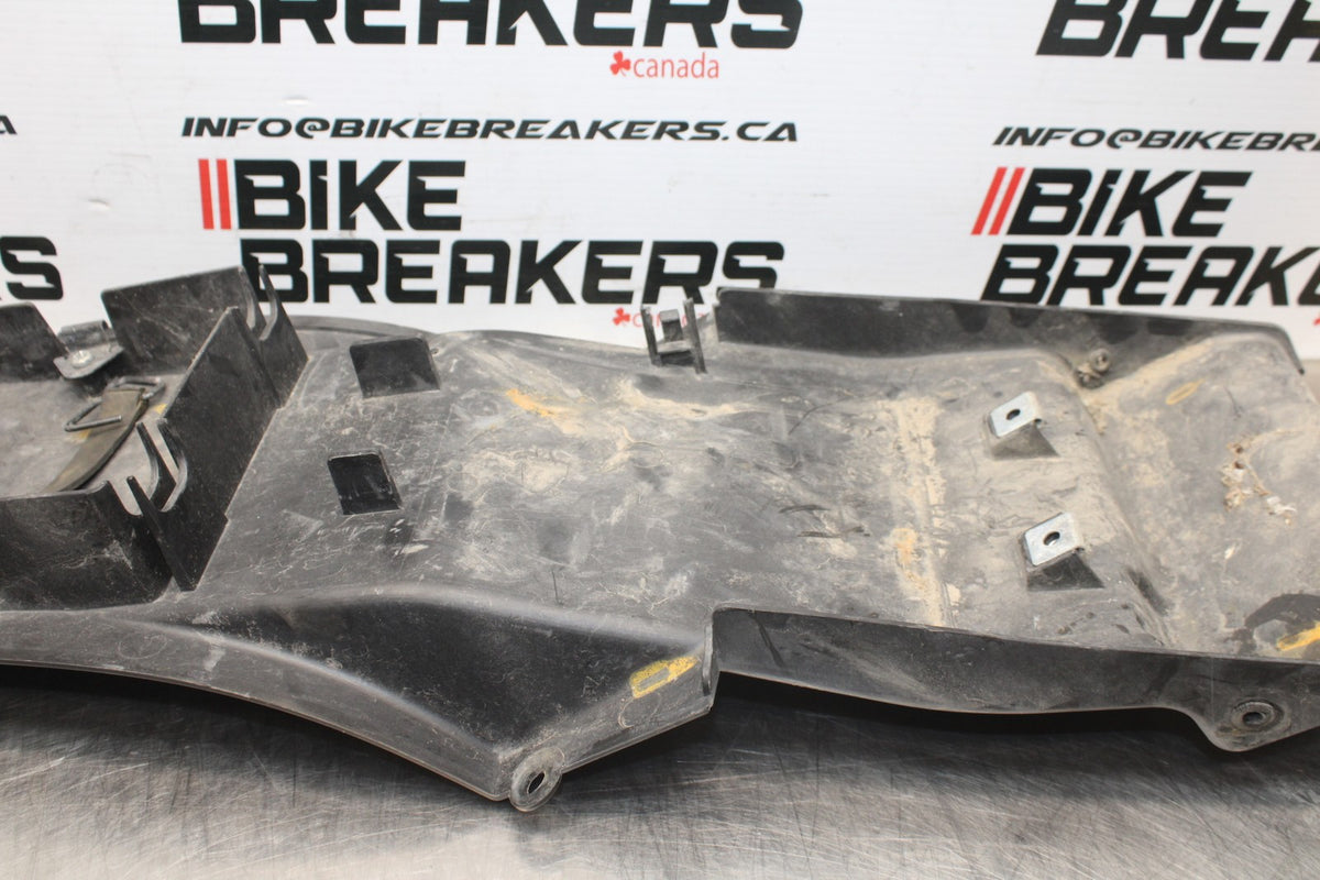 09 KAWASAKI NINJA 250R REAR BACK TAIL UNDERTAIL FAIRING COWL FENDER BB824