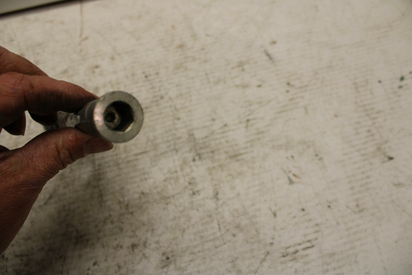 90-07 KAWASAKI ZZR 250 FRONT WHEEL RIM AXLE PIVOT BOLT BB298