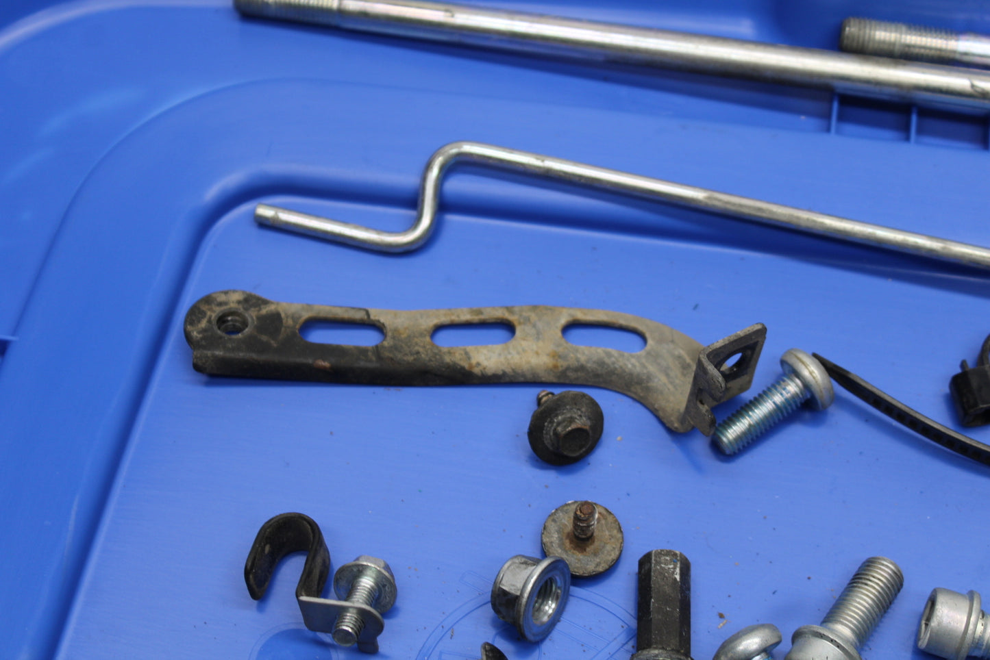 08-10 SUZUKI GSXR 600 MOUNTING BOLTS HARDWARE MOTOR SCREWS BB753