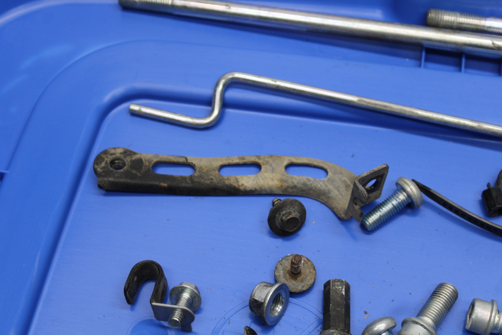 08-10 SUZUKI GSXR 600 MOUNTING BOLTS HARDWARE MOTOR SCREWS BB753
