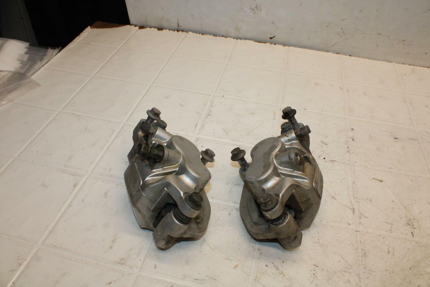 07-08 YAMAHA V STAR 1100 RIGHT LEFT FRONT BRAKE CALIPER SET PAIR CALIPERS BB404