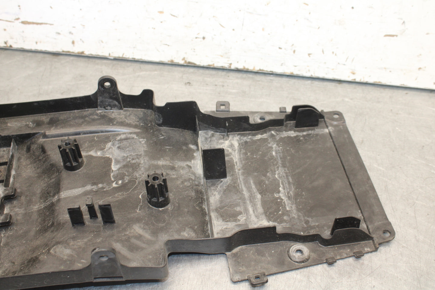 09-12 KAWASAKI NINJA ZX6R REAR BACK TAIL UNDERTAIL BATTERY TRAY PLASTIC BB698