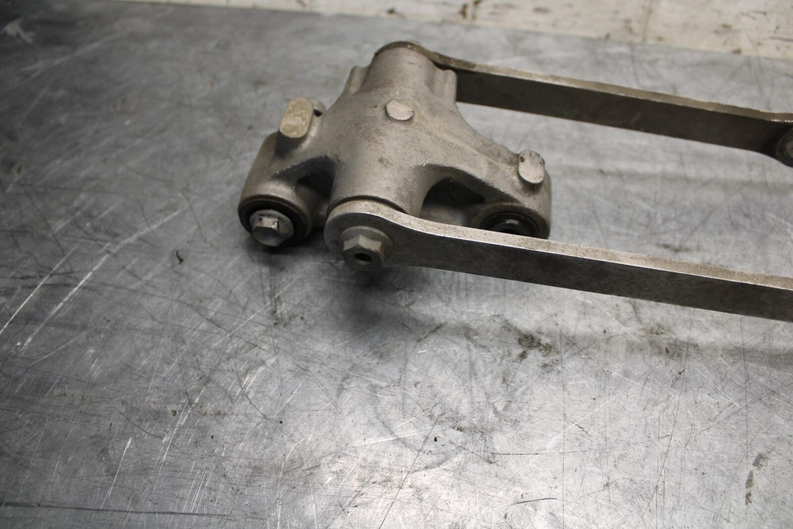 2008 Kawasaki Ninja ZX10R  REAR DOGBONE SHOCK LINKAGE LINK 39007-0006 BB524