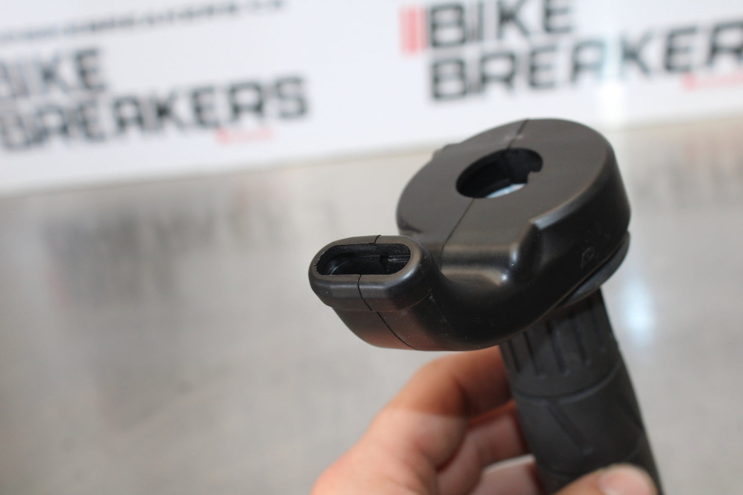 23-24 KAWASAKI NINJA ZX14R NEW!! THROTTLE CABLE LINE HOUSING GUIDE BB169