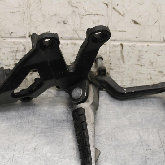 2000 Kawasaki Ninja ZX12R ZX1200A RIGHT REARSETDRIVER FOOT PEG REST  BB565