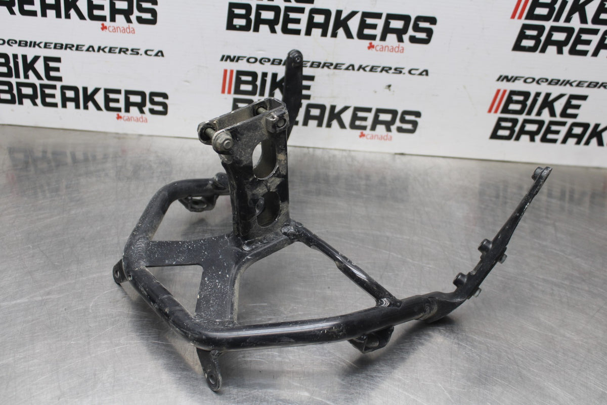 01-03 SUZUKI GSXR600 UPPER FAIRING MIRROR GAUGES STAY BRACKET BB841