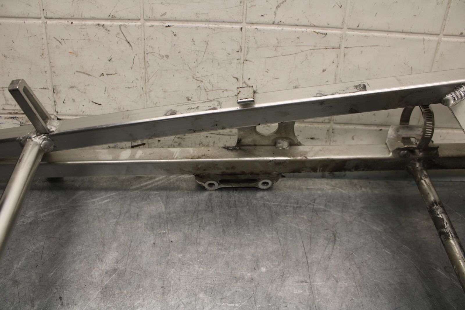 2000 Honda CBR600F4 REAR BACK TAIL SUBFRAME SUB FRAME BB552