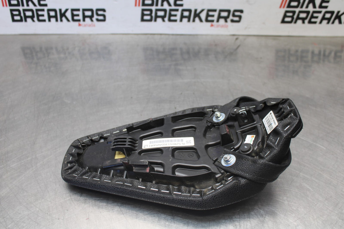 25 KAWASAKI Z900 REAR BACK PASSENGER TANDEM SEAT PAD SADDLE PILLION BB928