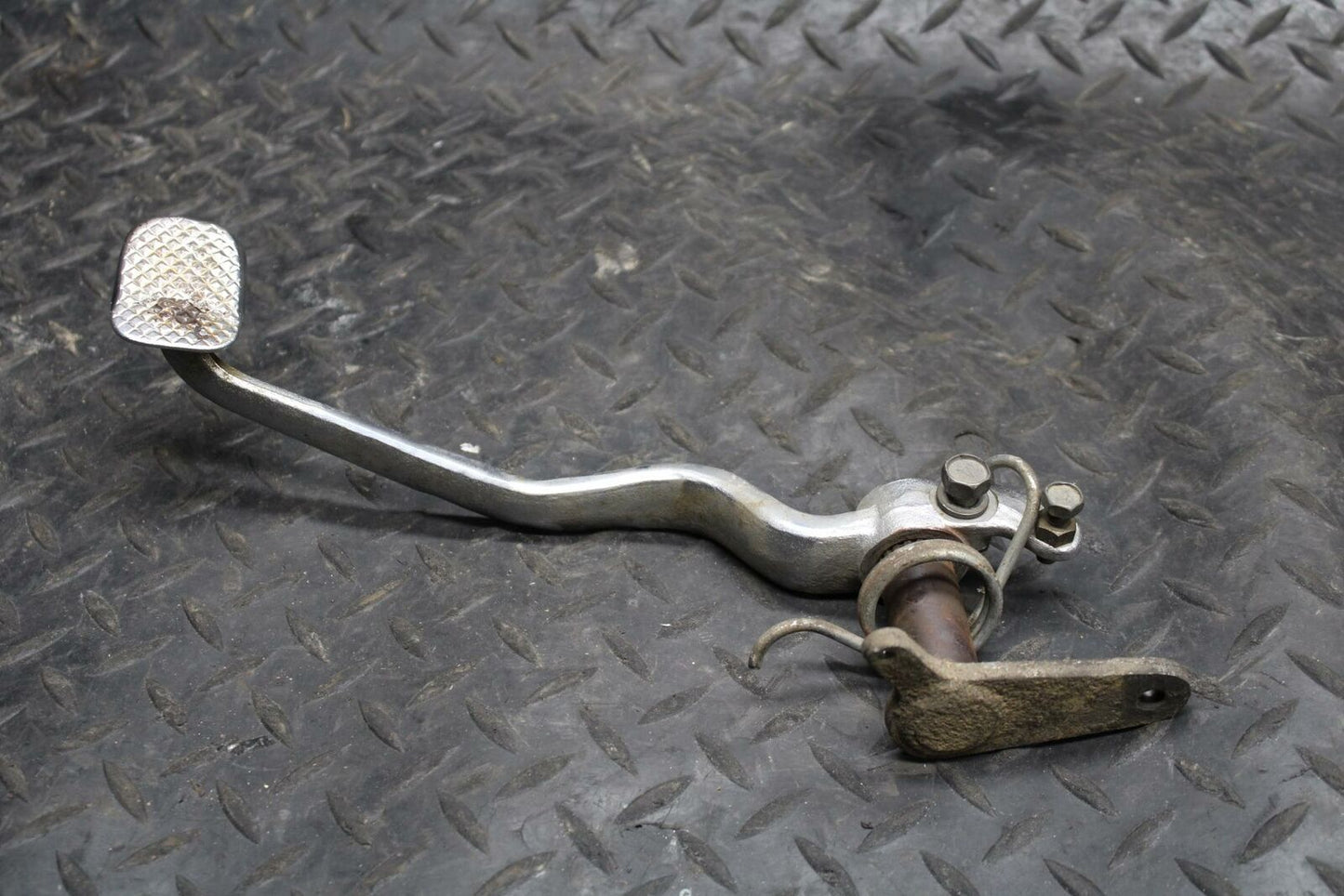 78 SUZUKI GS550E RIGHT REARSET BRAKE FOOT PEDAL W ARM PIVOT  BB212