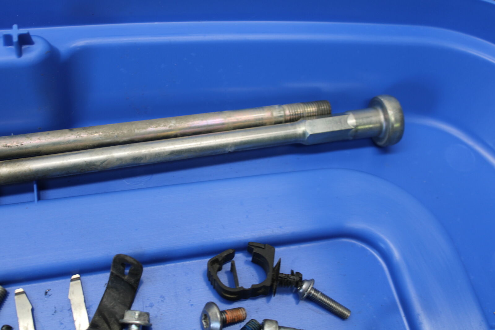 16 KAWASAKI NINJA ZX10R MISCELLANEOUS MOUNTING BOLTS HARDWARE MOTOR  BB650