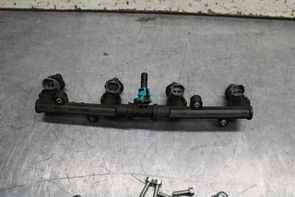 12-16 HONDA CBR1000RR SECONDARY FUEL INJECTORS TOP AIRBOX GAS RAIL BB114