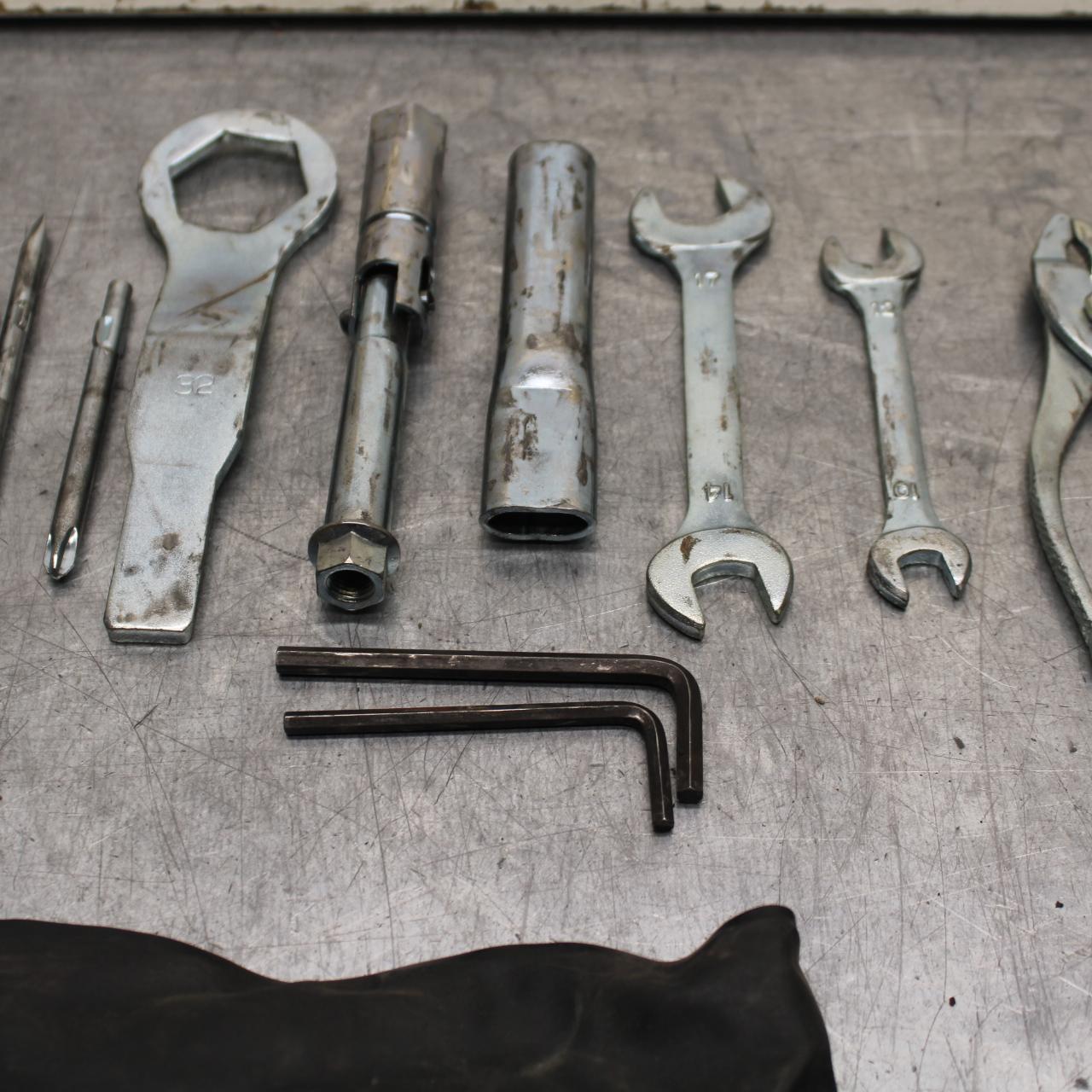 09-12 KAWASAKI NINJA ZX6R ZX600R STOCK TOOLS TOOL BAG KIT SET 56007-0052 BB617