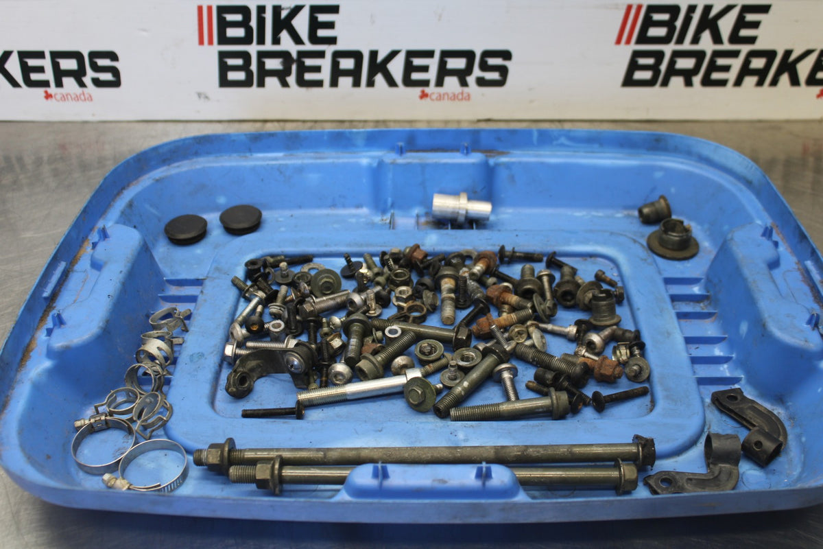 05 YAMAHA YZF R6 MOUNTING BOLTS HARDWARE SCREWS BB894