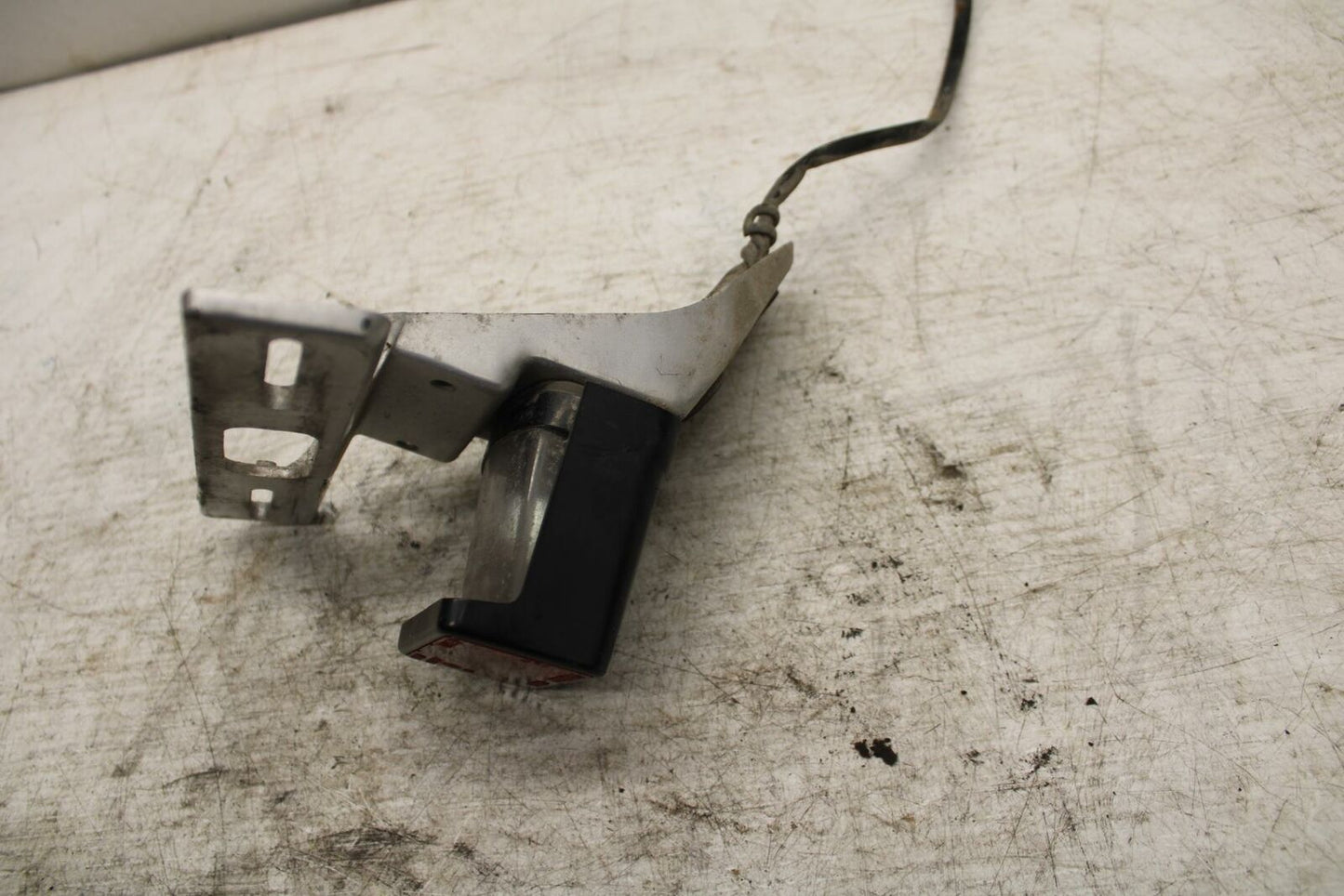 06-07 SUZUKI BOULEVARD S40 LICENSE PLATE LIGHT BRACKET BB375