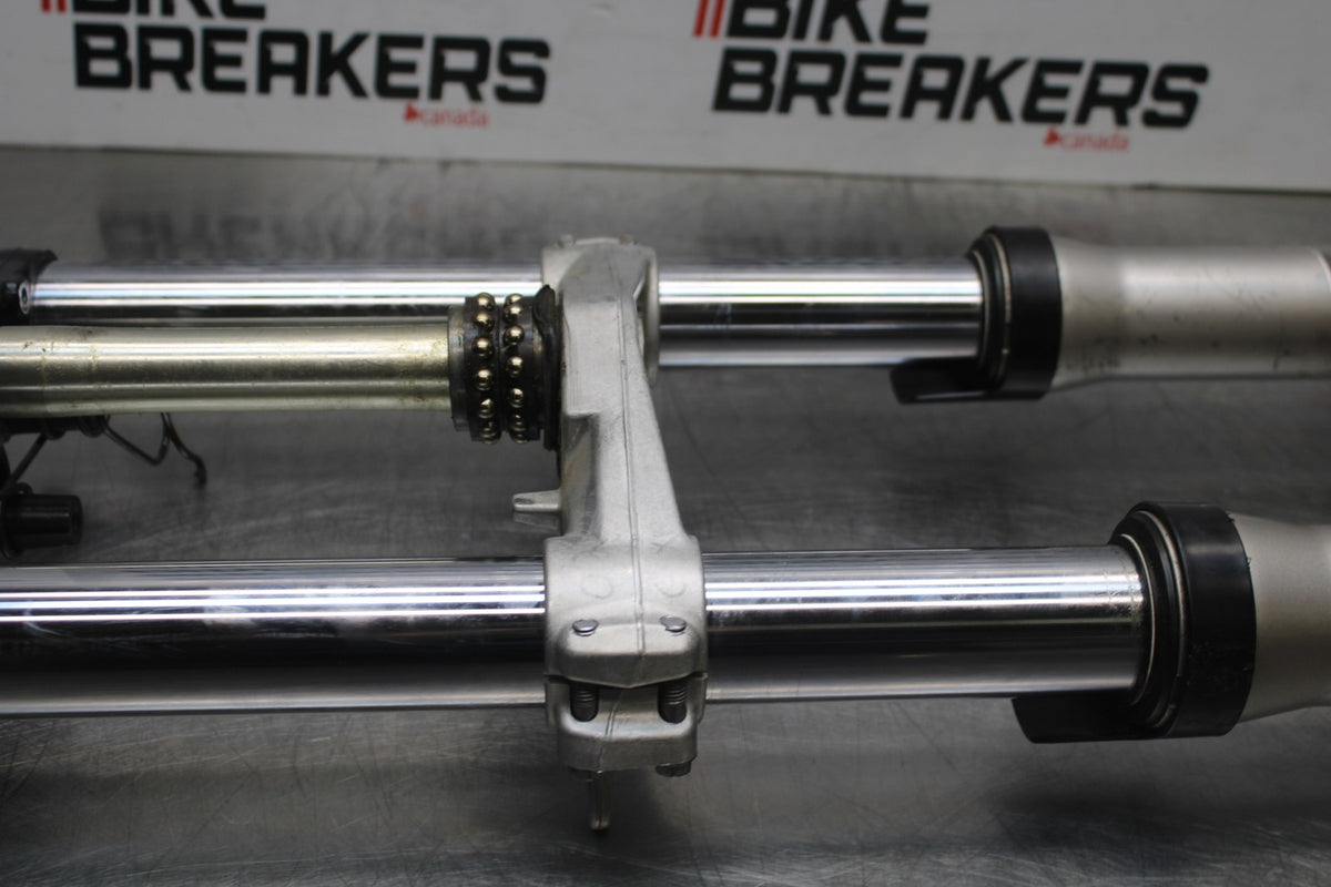 02 SUZUKI GSXR600 COMPLETE FRONT END FORKS SUSPENSION TRIPLE TREES  BB00