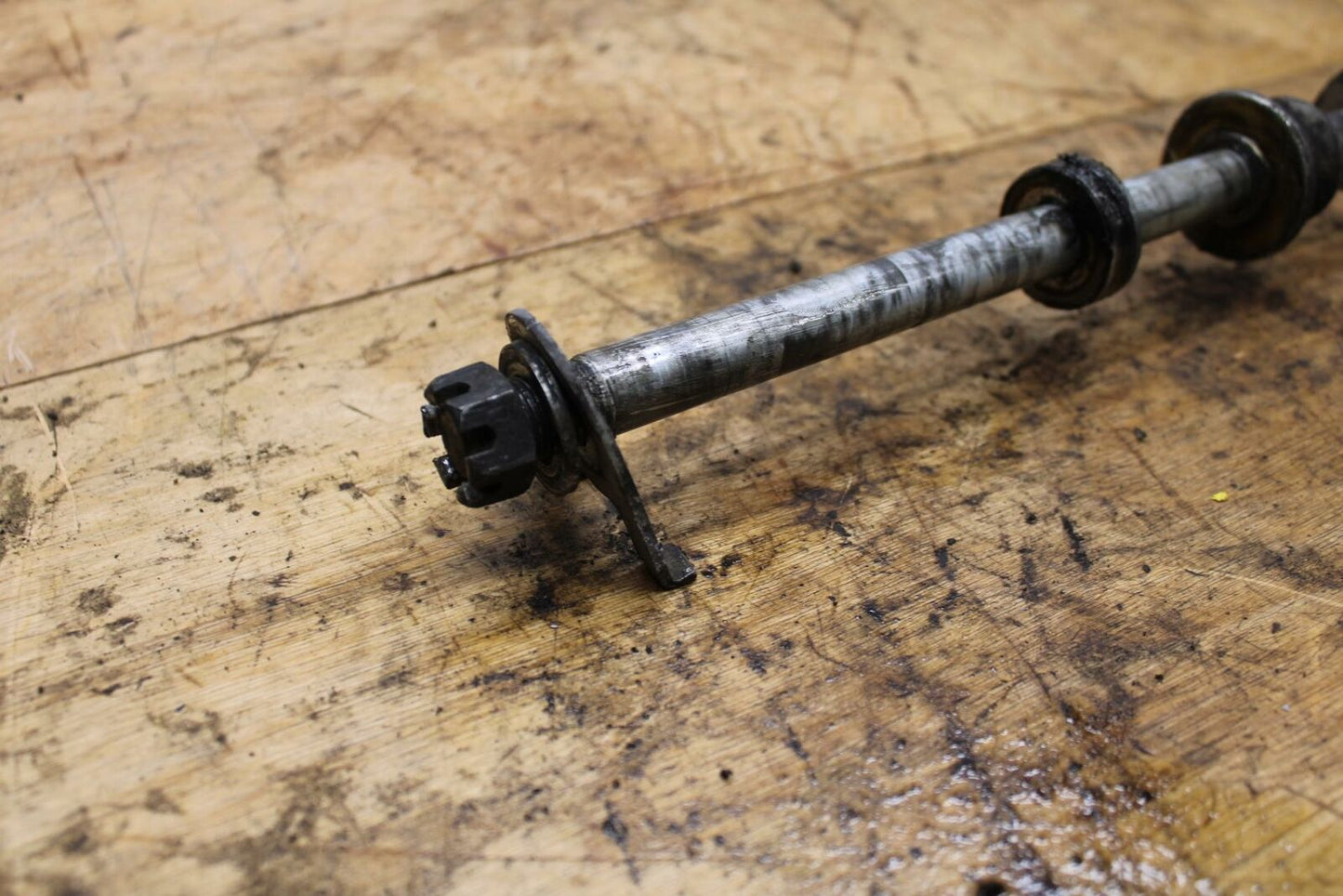 04-09 SUZUKI GS500F REAR AXLE BACK WHEEL RIM PIVOT BOLT AXEL BB335