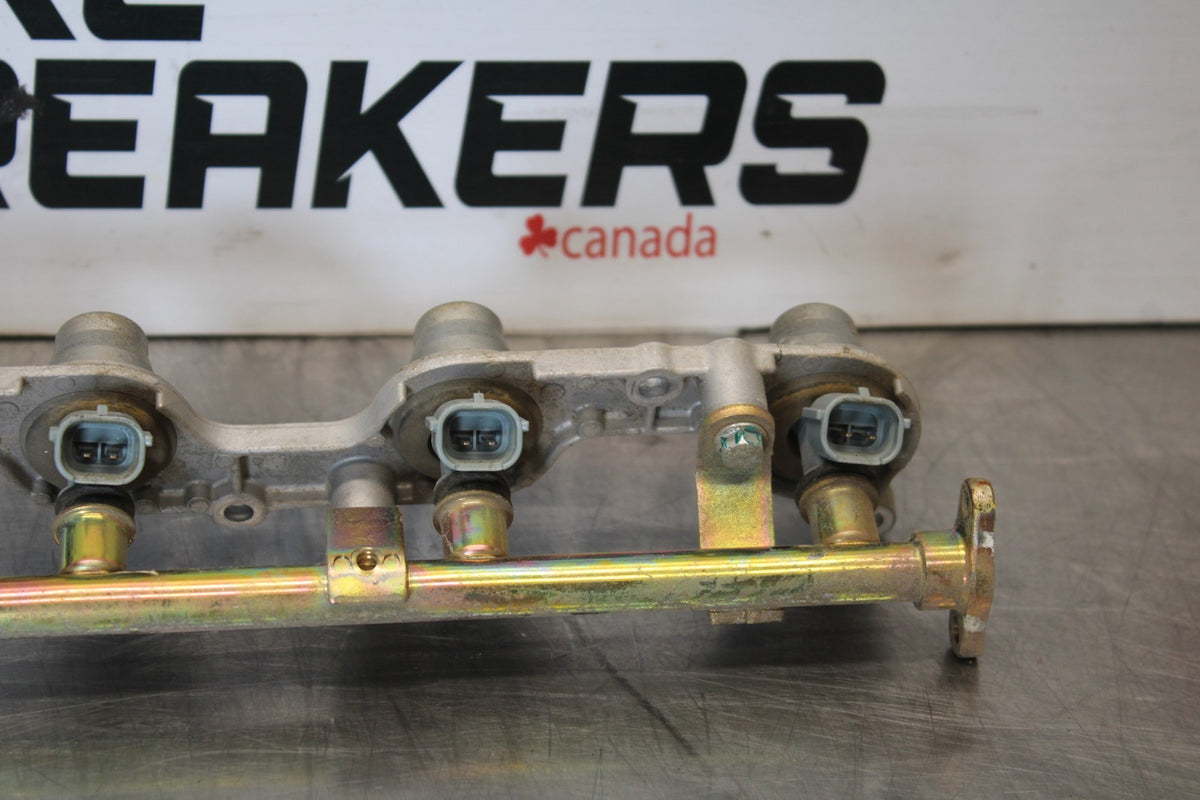 05-06 HONDA CBR600RR SECONDARY FUEL INJECTORS TOP AIRBOX GAS RAIL BB893