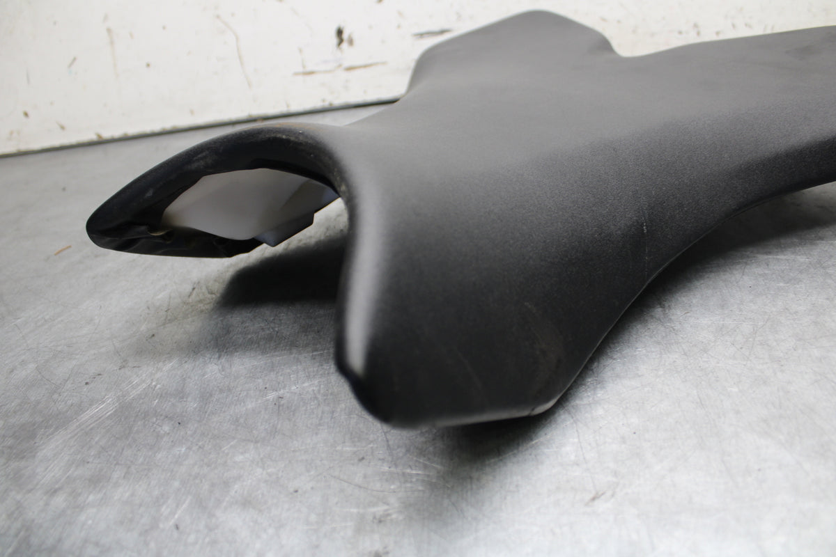 04-06 YAMAHA YZF R1 FRONT DRIVERS SEAT PAD SADDLE PILLION 5VY-24710-00-00 BB659