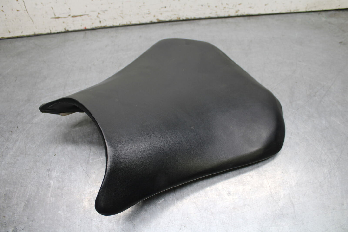 05-06 HONDA CBR600RR FRONT DRIVERS SEAT PAD SADDLE PILLION BB727