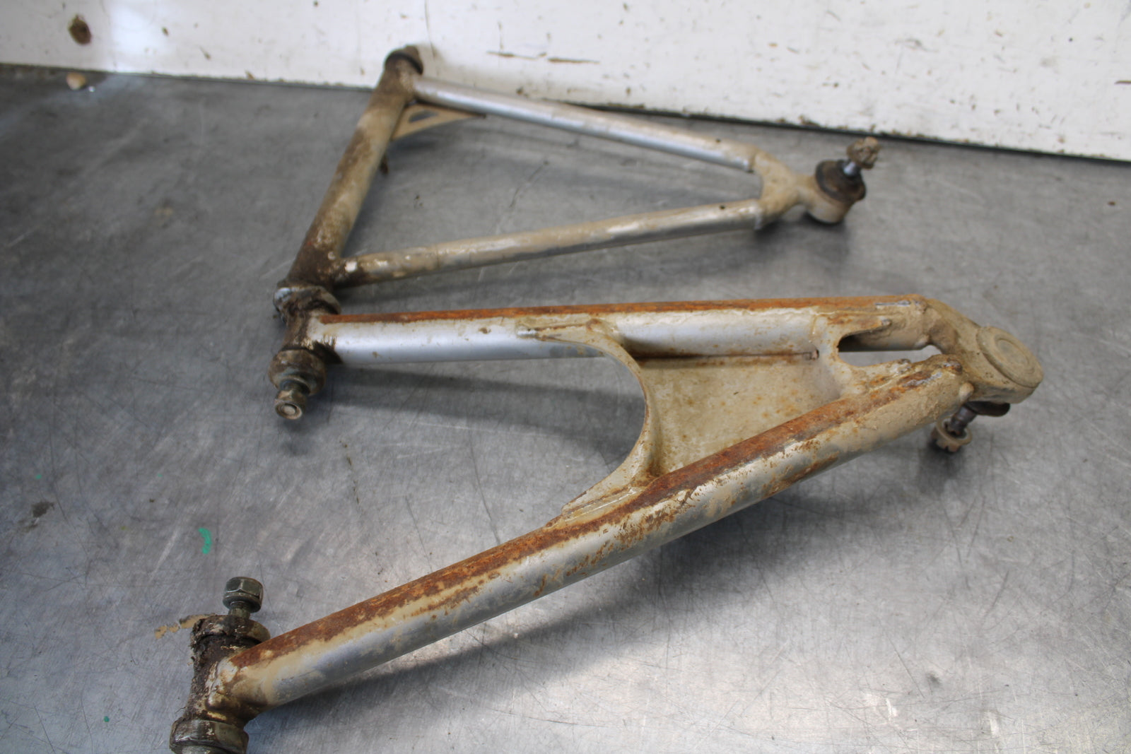 01-05 YAMAHA RAPTOR 660R FRONT LOWER UPPER LEFT CONTROL A ARMS  BB695